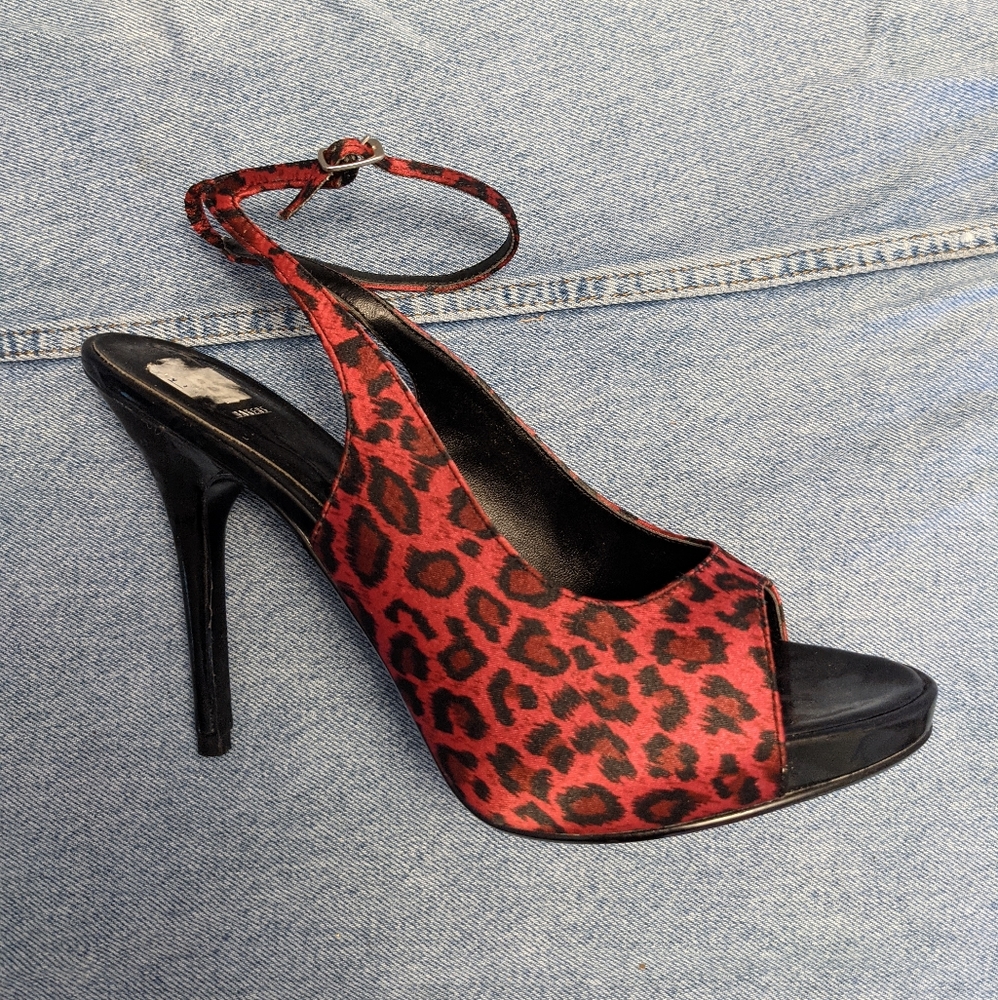 Bakers hot pink leopard heels
